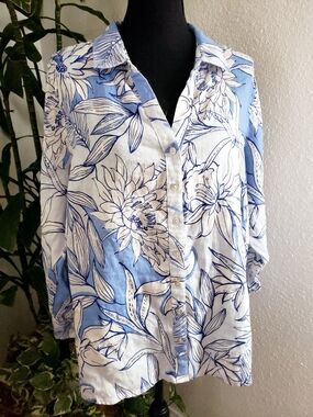 Halston 100% Linen Blue & White Floral  Printed Top Size 1X
